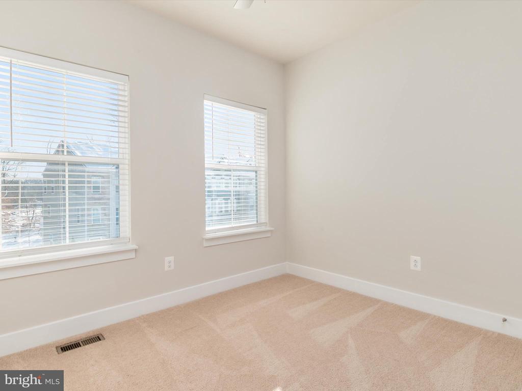 1440 HONEYLOCUST DRIVE