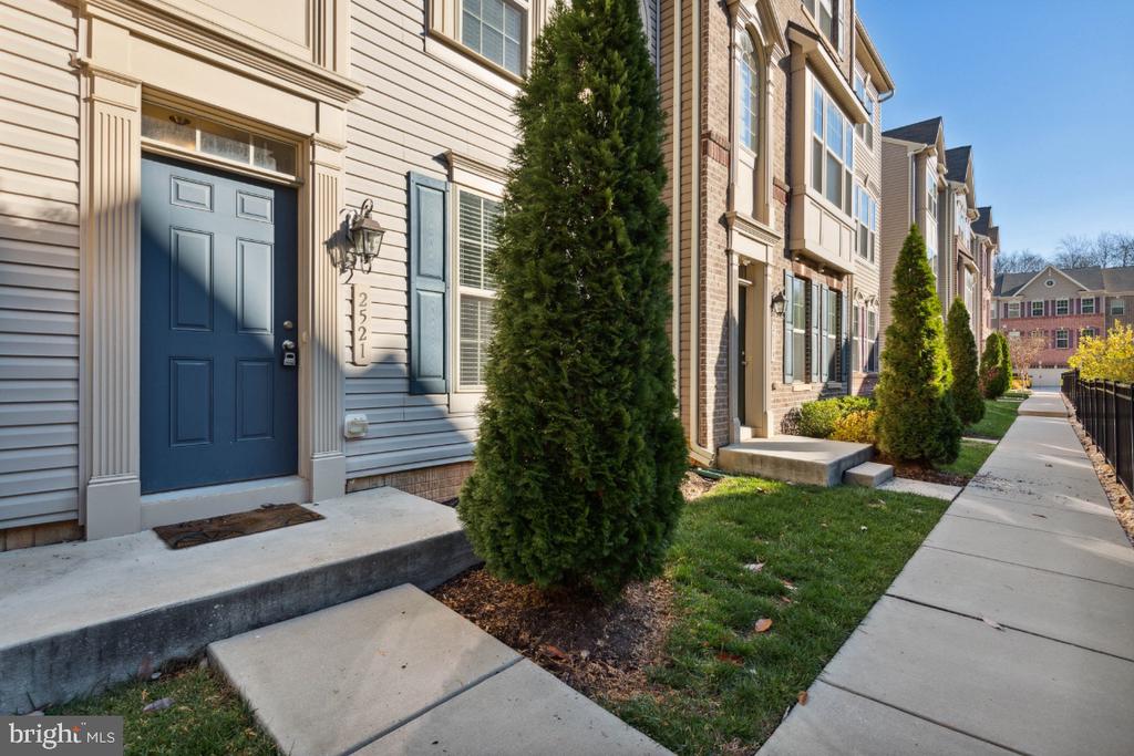 2521 FRANCIS LANE