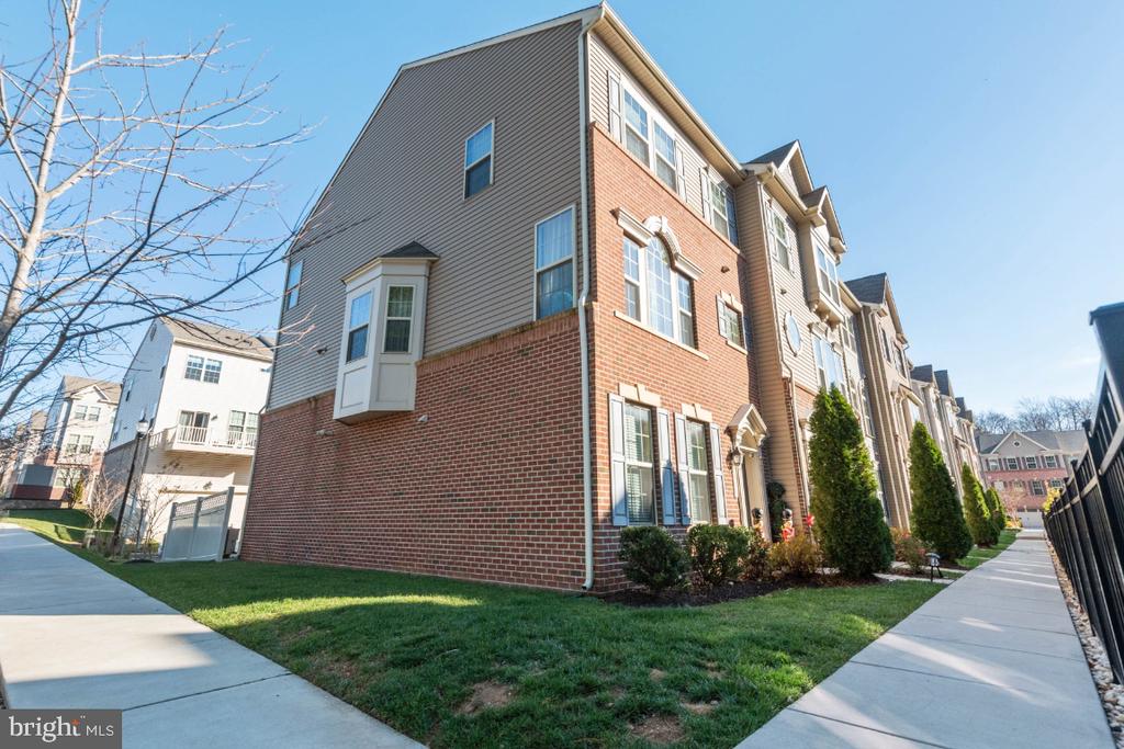 2521 FRANCIS LANE