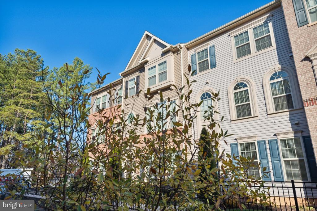 2521 FRANCIS LANE
