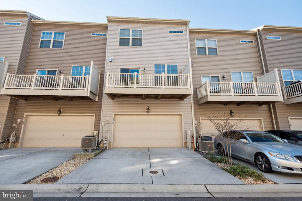 2521 FRANCIS LANE