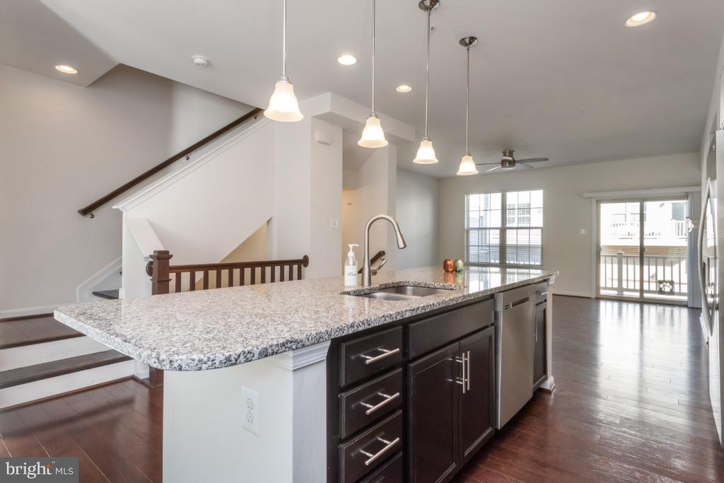 2521 FRANCIS LANE