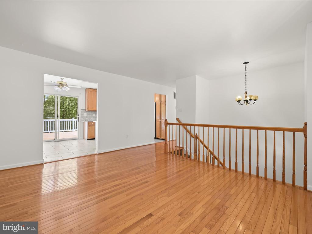 913 AUTUMN VALLEY LANE