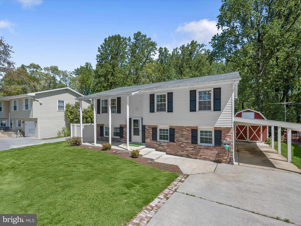 913 AUTUMN VALLEY LANE