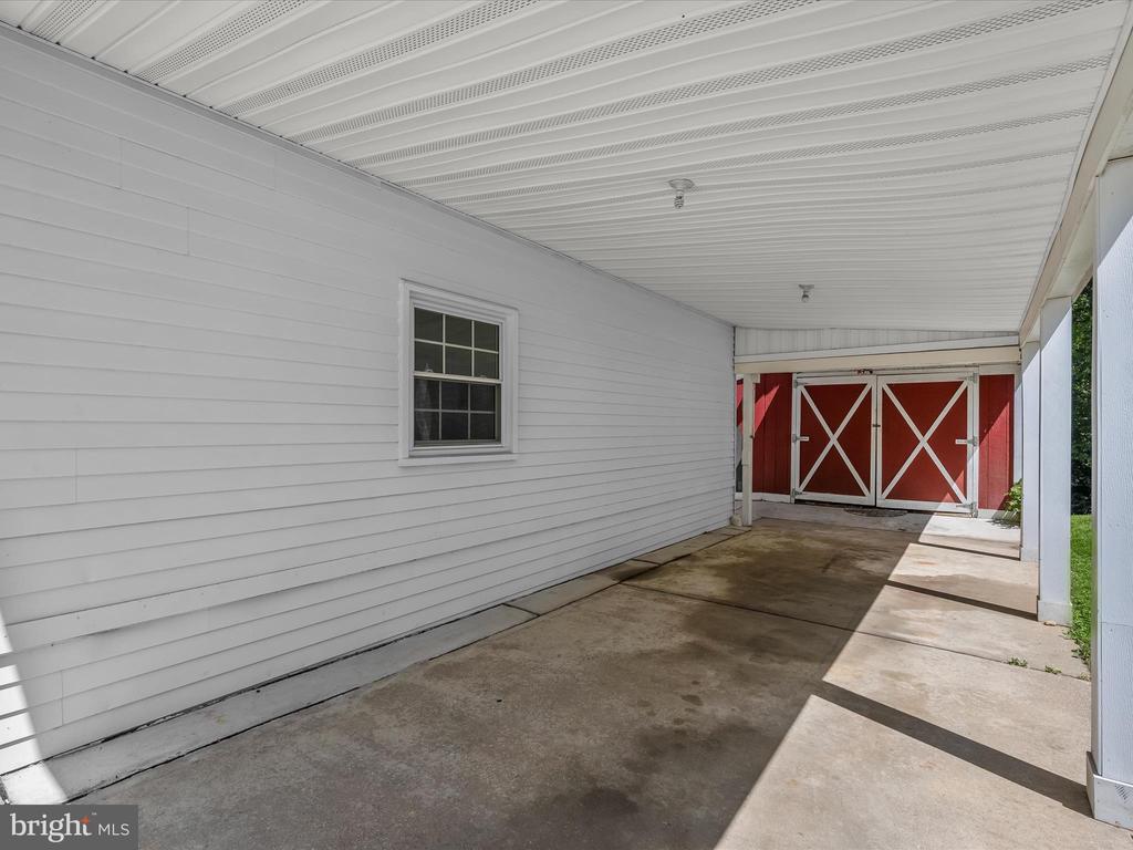 913 AUTUMN VALLEY LANE