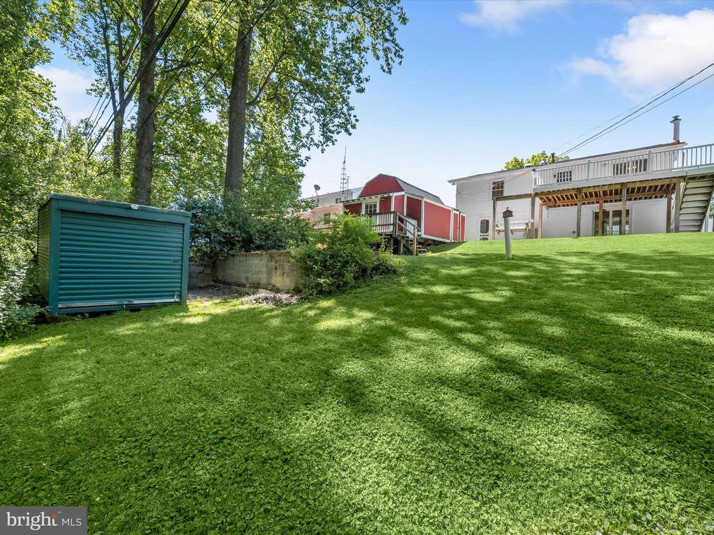 913 AUTUMN VALLEY LANE