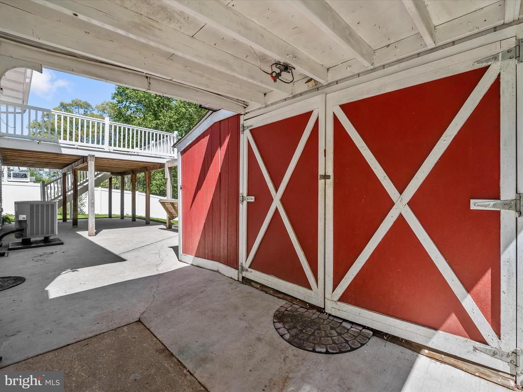 913 AUTUMN VALLEY LANE