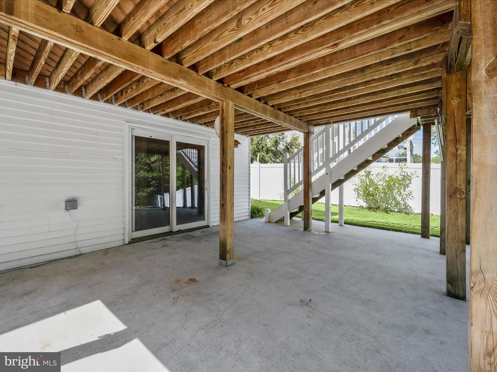 913 AUTUMN VALLEY LANE