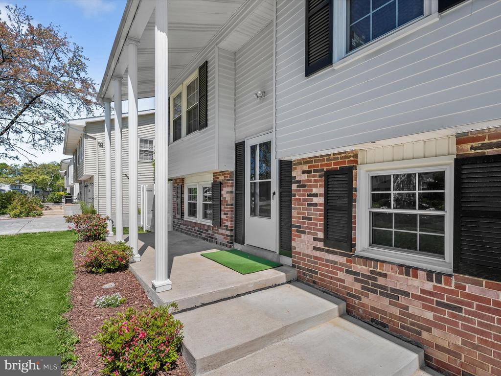 913 AUTUMN VALLEY LANE
