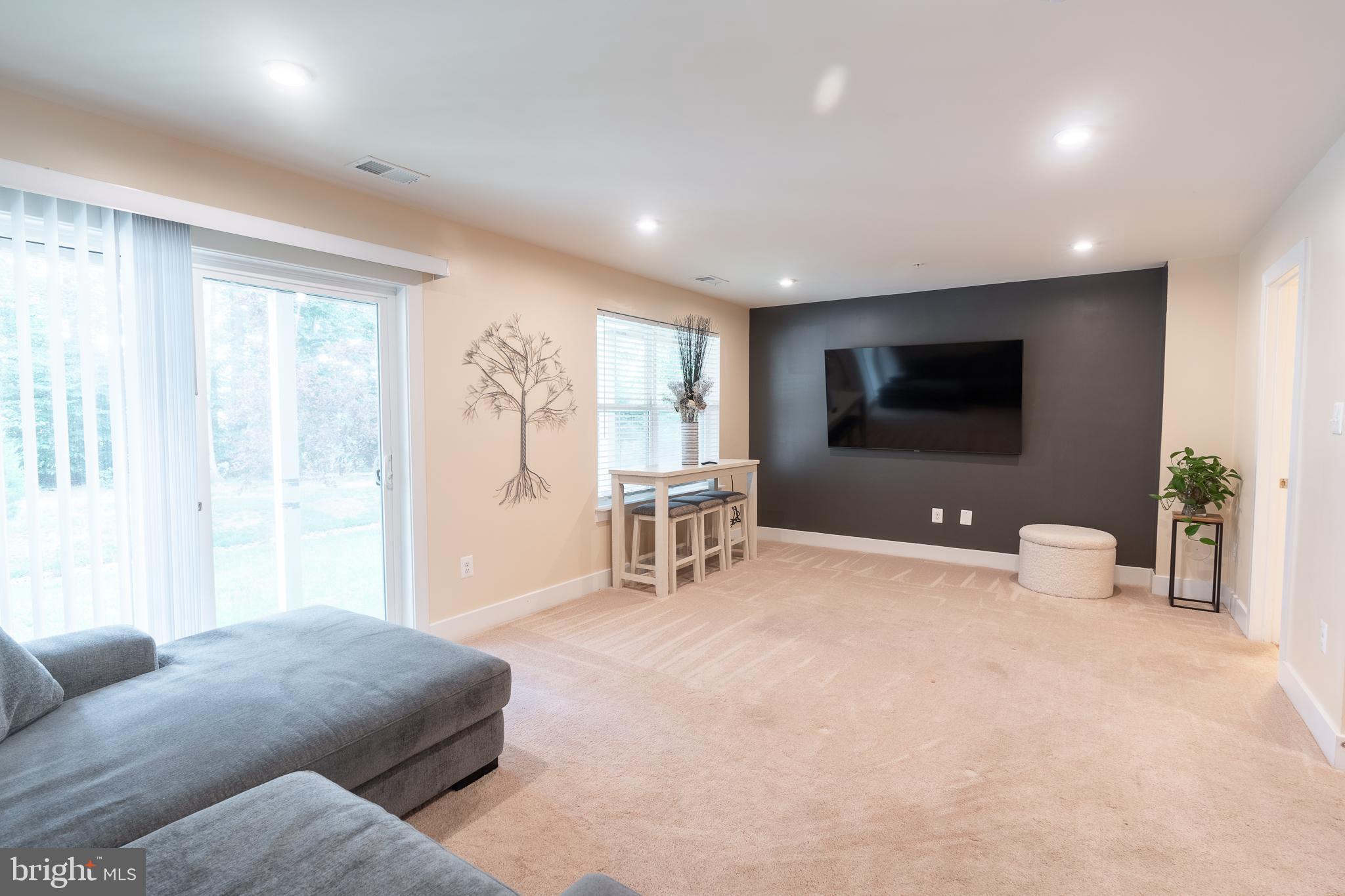 1445 HONEYLOCUST DRIVE