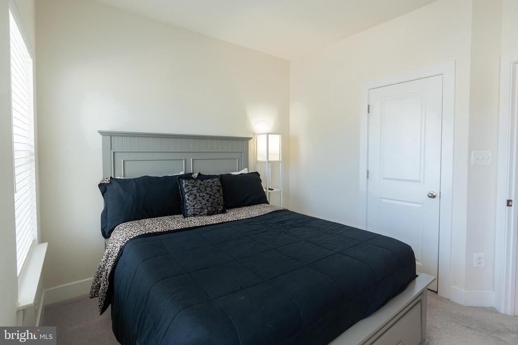 1445 HONEYLOCUST DRIVE