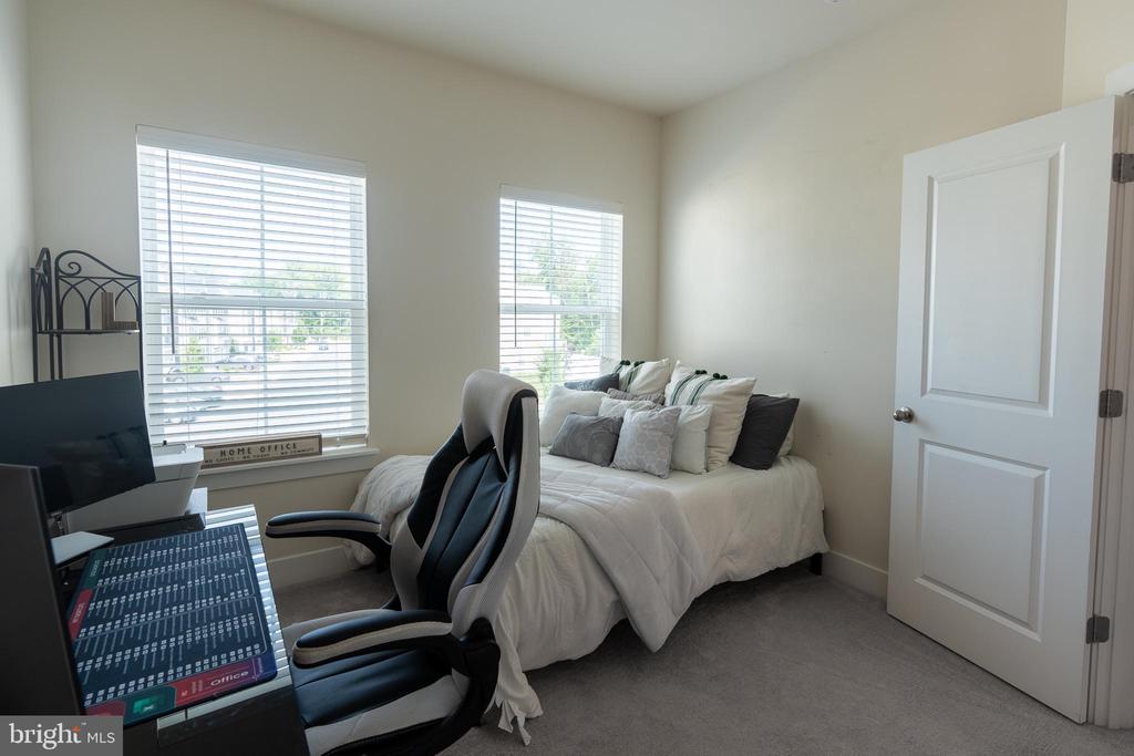 1445 HONEYLOCUST DRIVE