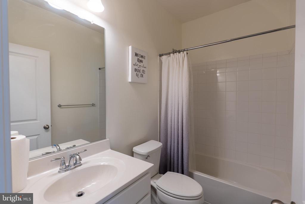 1445 HONEYLOCUST DRIVE