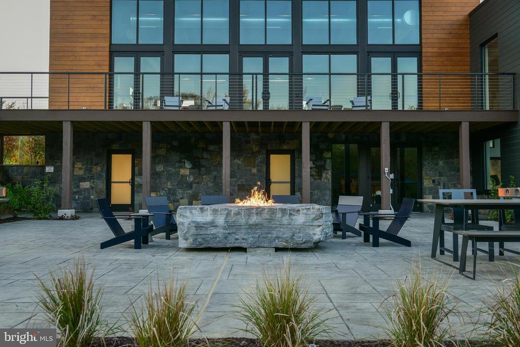 1166 CRESTED WOOD DRIVE