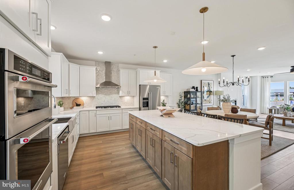 1166 CRESTED WOOD DRIVE