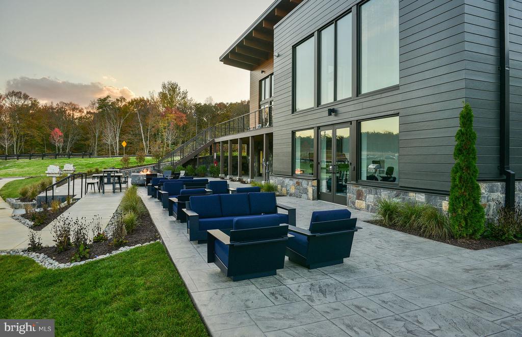 1166 CRESTED WOOD DRIVE