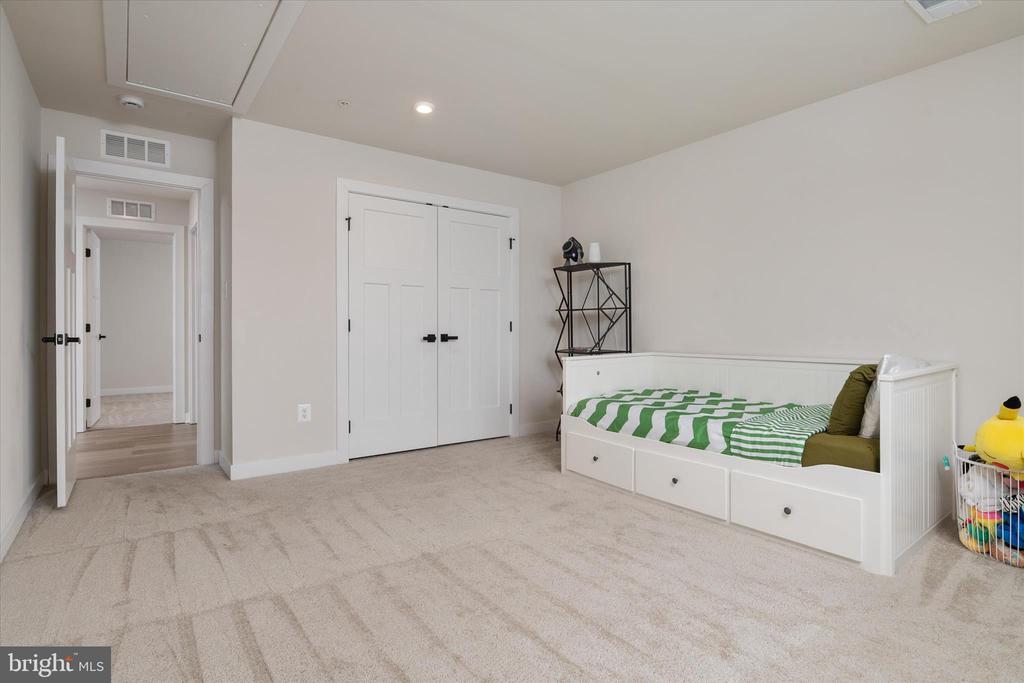 3322 MILKWEED COURT