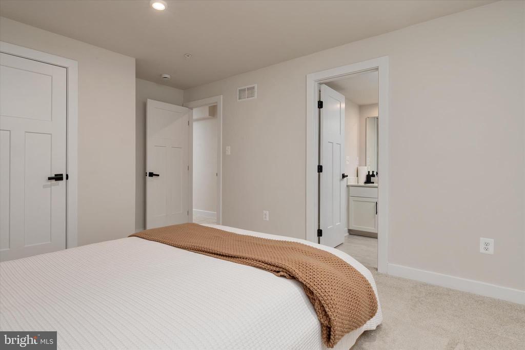 3322 MILKWEED COURT