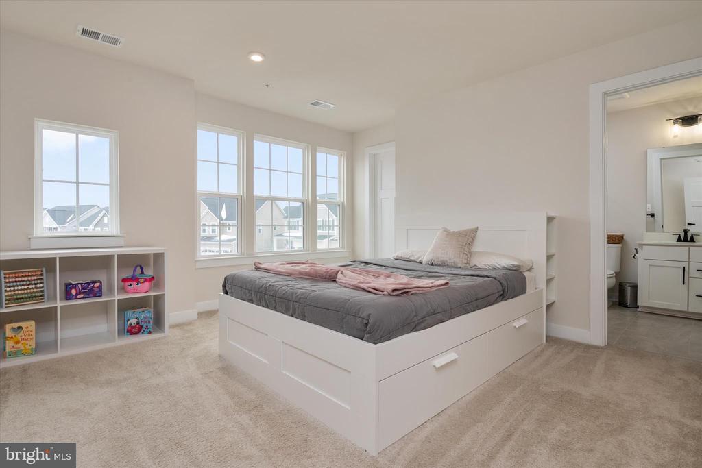 3322 MILKWEED COURT