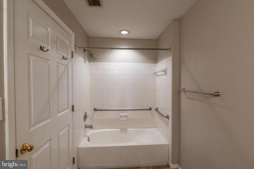 689 WINDING STREAM WAY Unit: 101