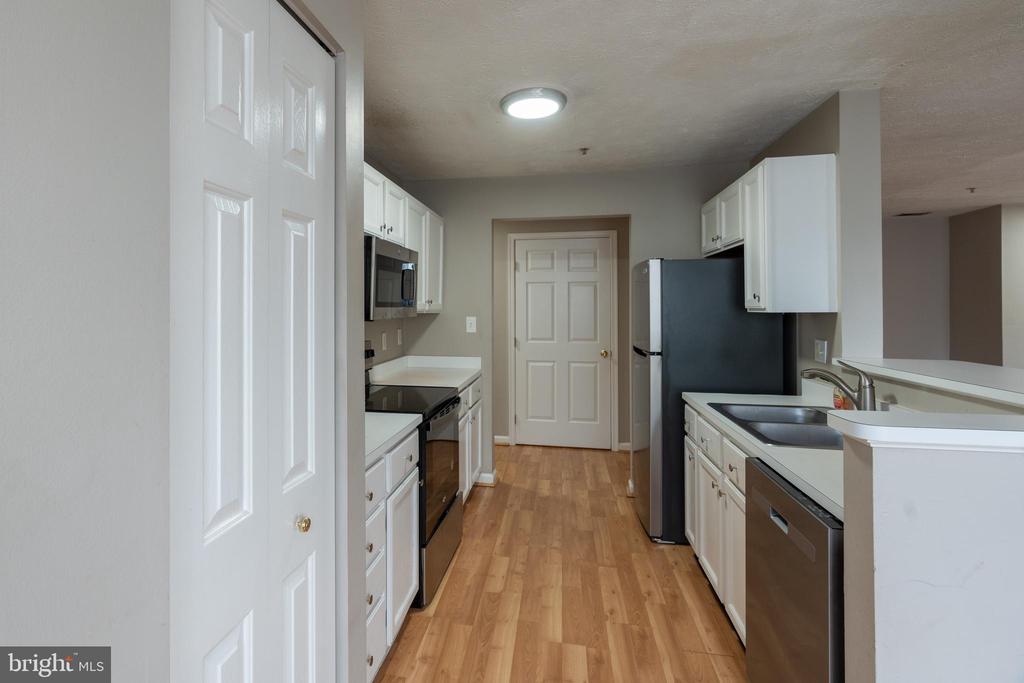 689 WINDING STREAM WAY Unit: 101