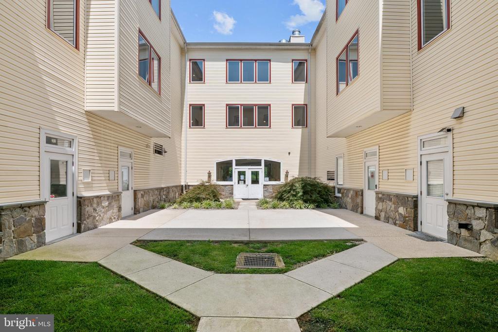 400 RENFRO DRIVE Unit: 213