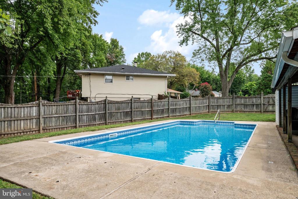242 CROSS CREEK DRIVE