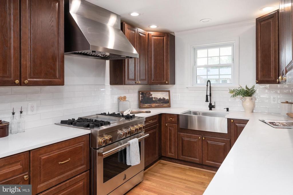242 CROSS CREEK DRIVE