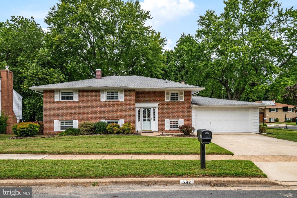 242 CROSS CREEK DRIVE