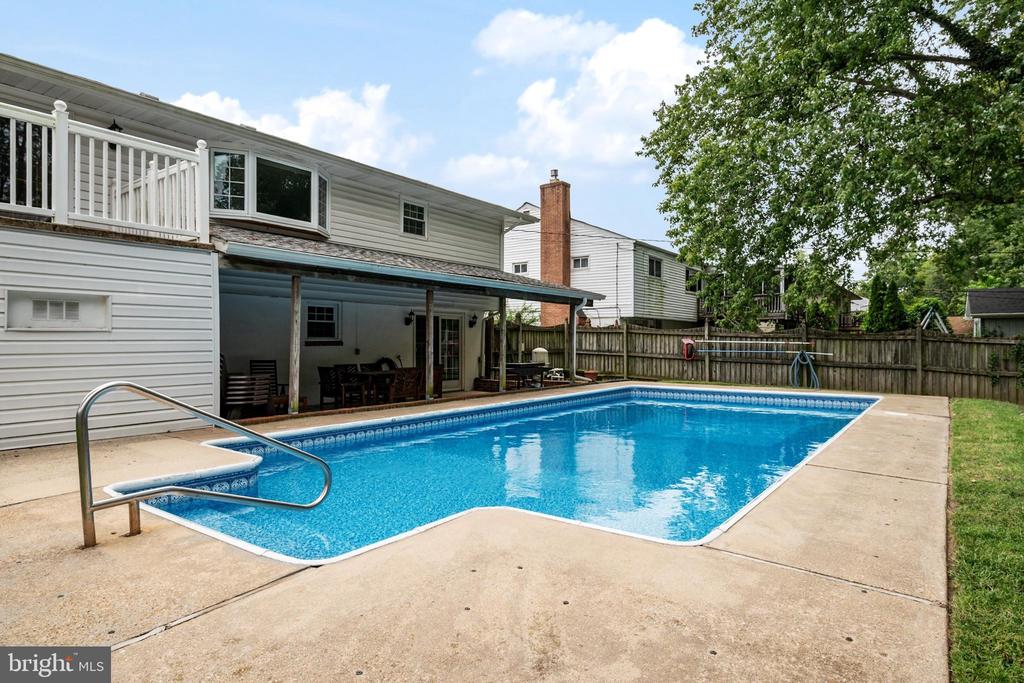 242 CROSS CREEK DRIVE
