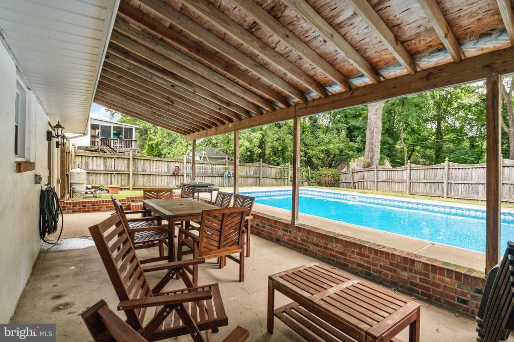 242 CROSS CREEK DRIVE