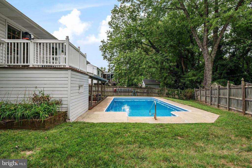 242 CROSS CREEK DRIVE