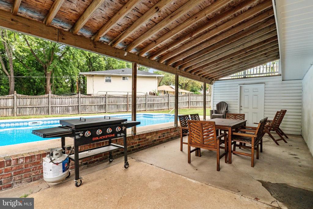 242 CROSS CREEK DRIVE