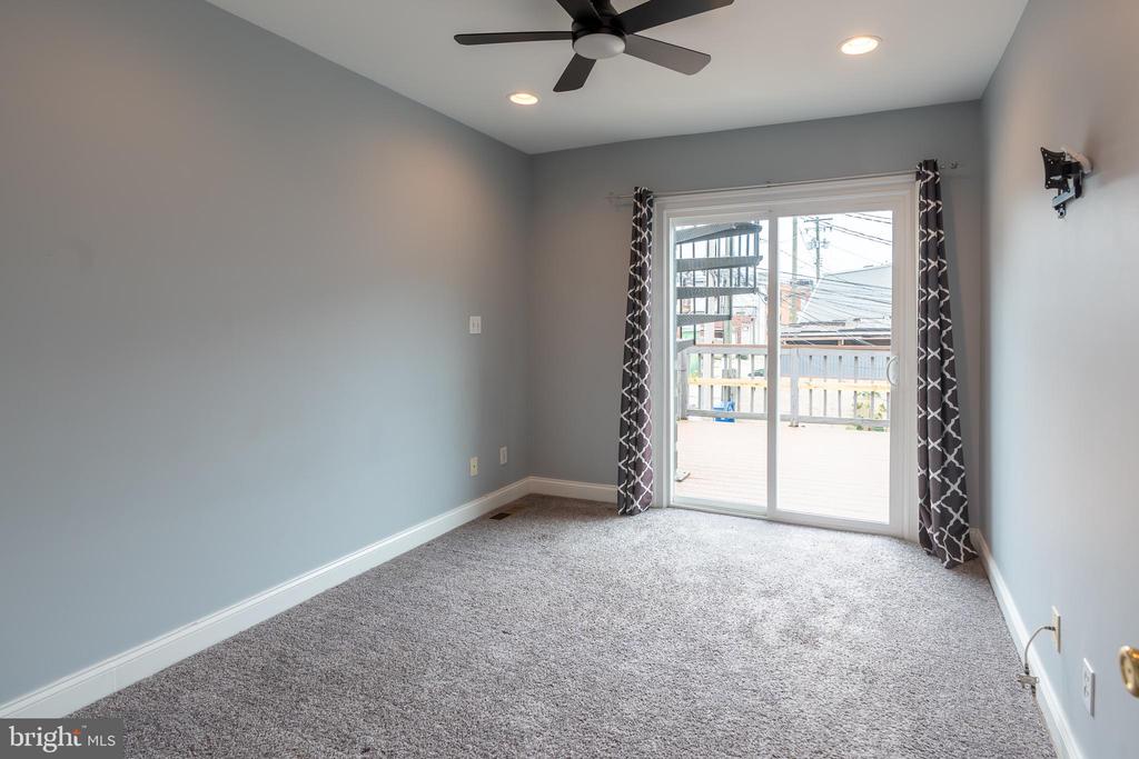 15 W WEST STREET