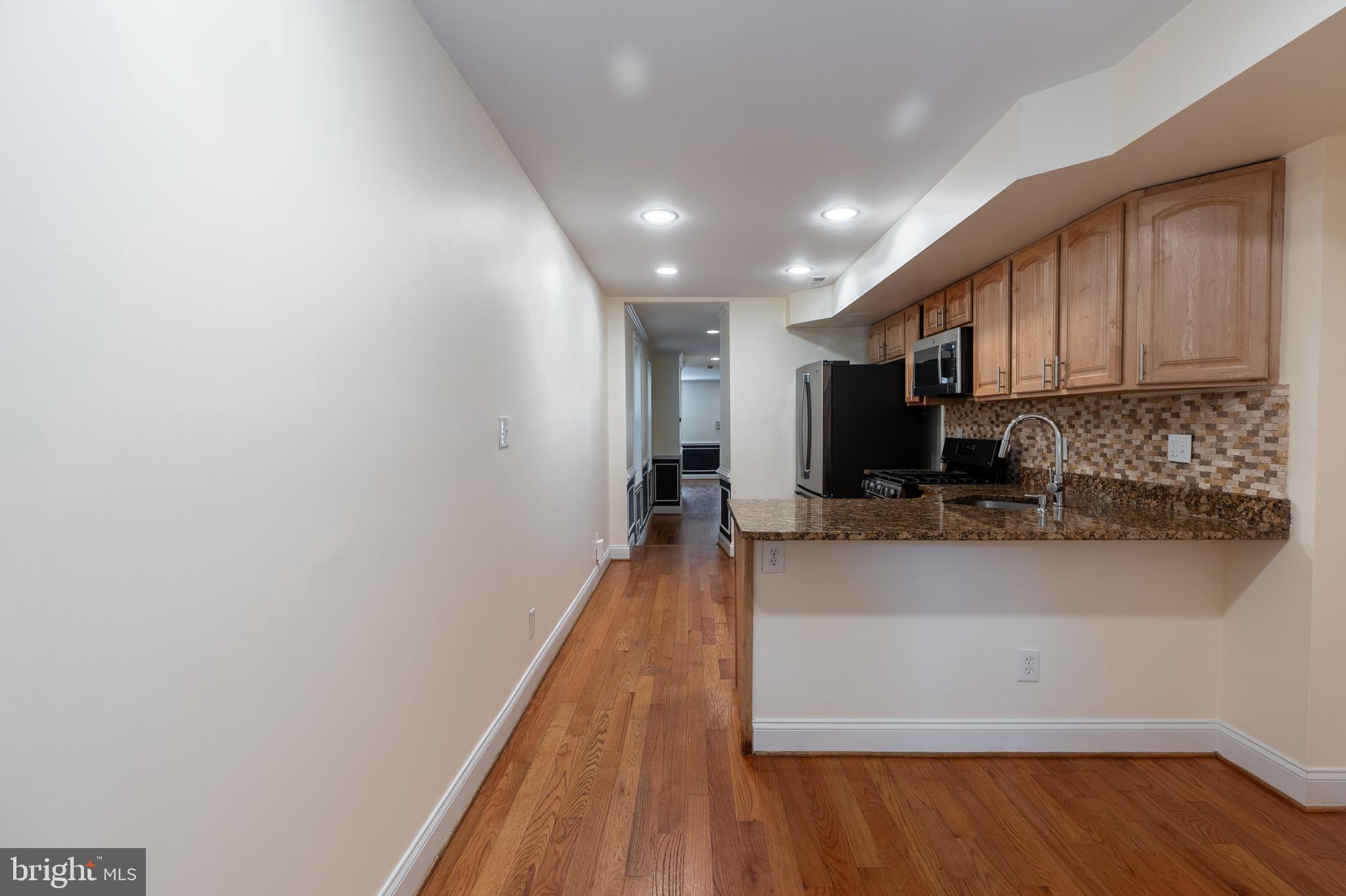 15 W WEST STREET