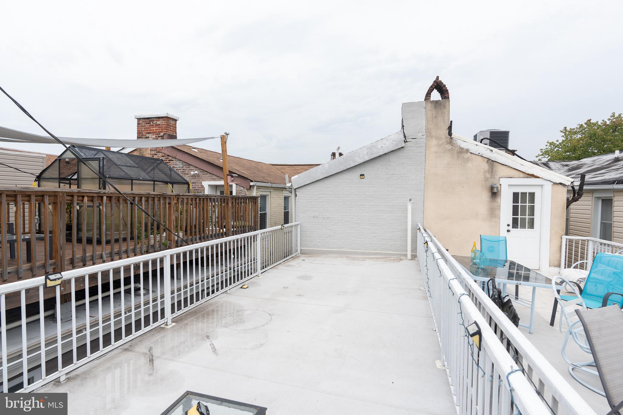15 W WEST STREET