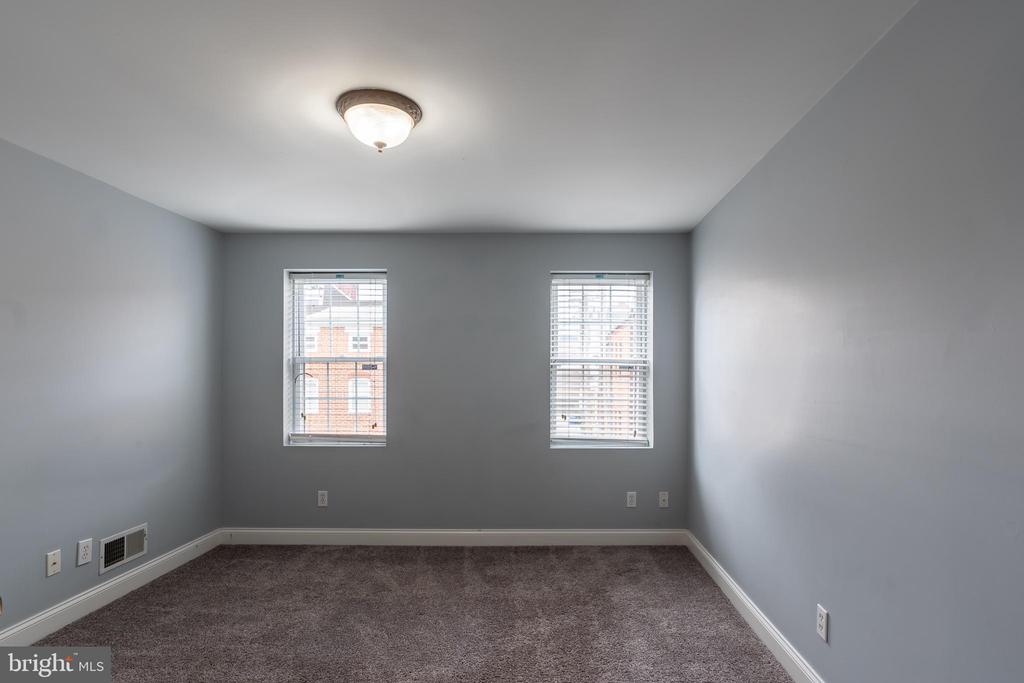 15 W WEST STREET