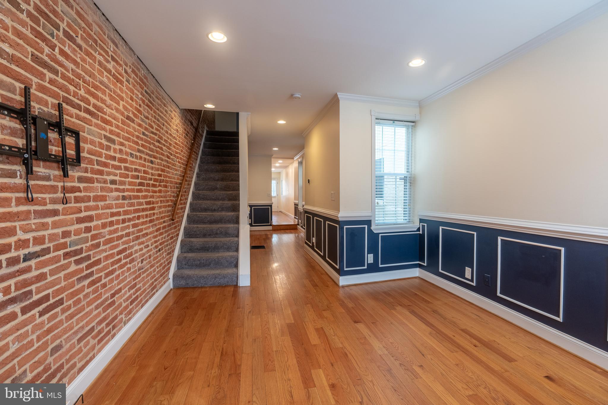 15 W WEST STREET