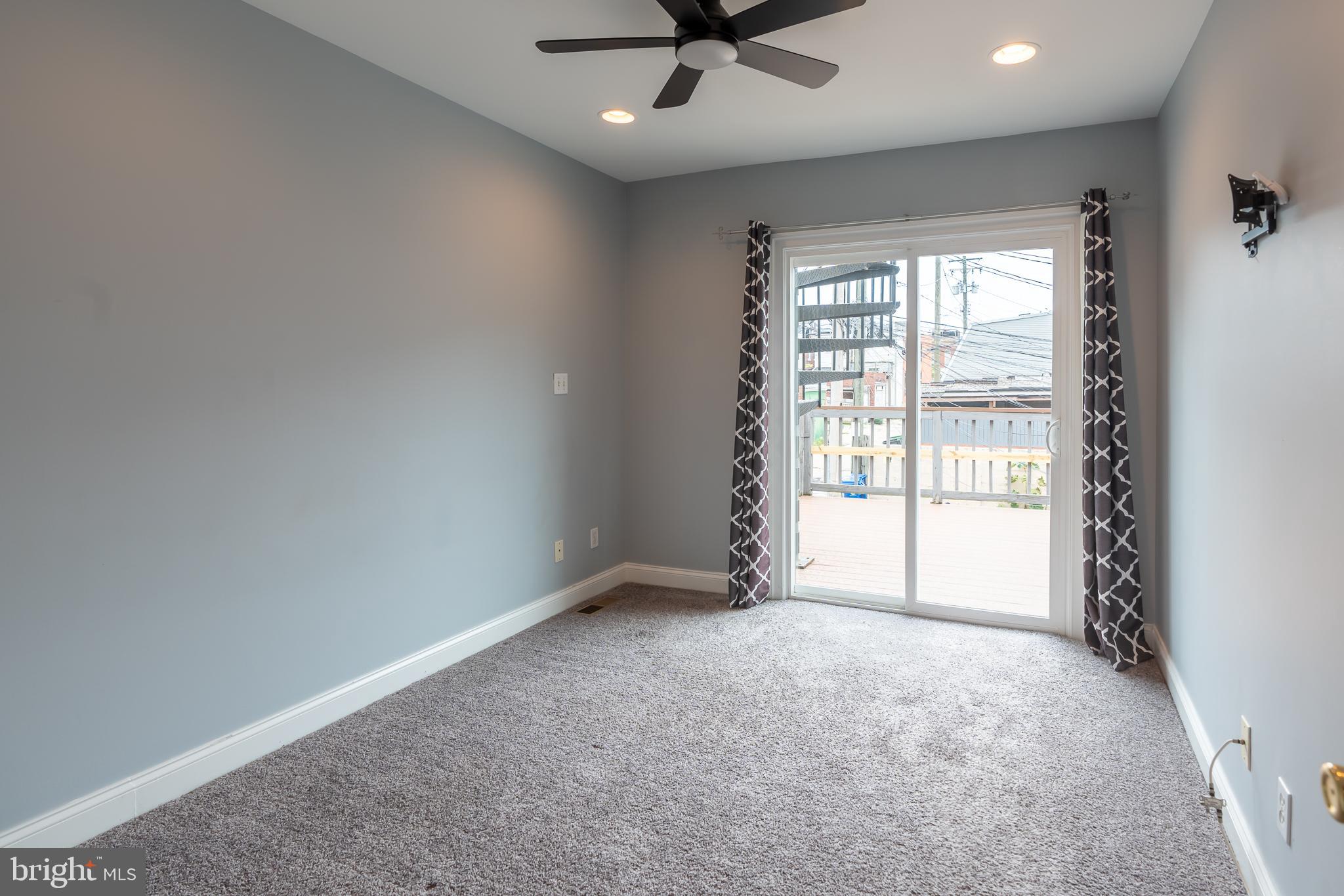 15 W WEST STREET