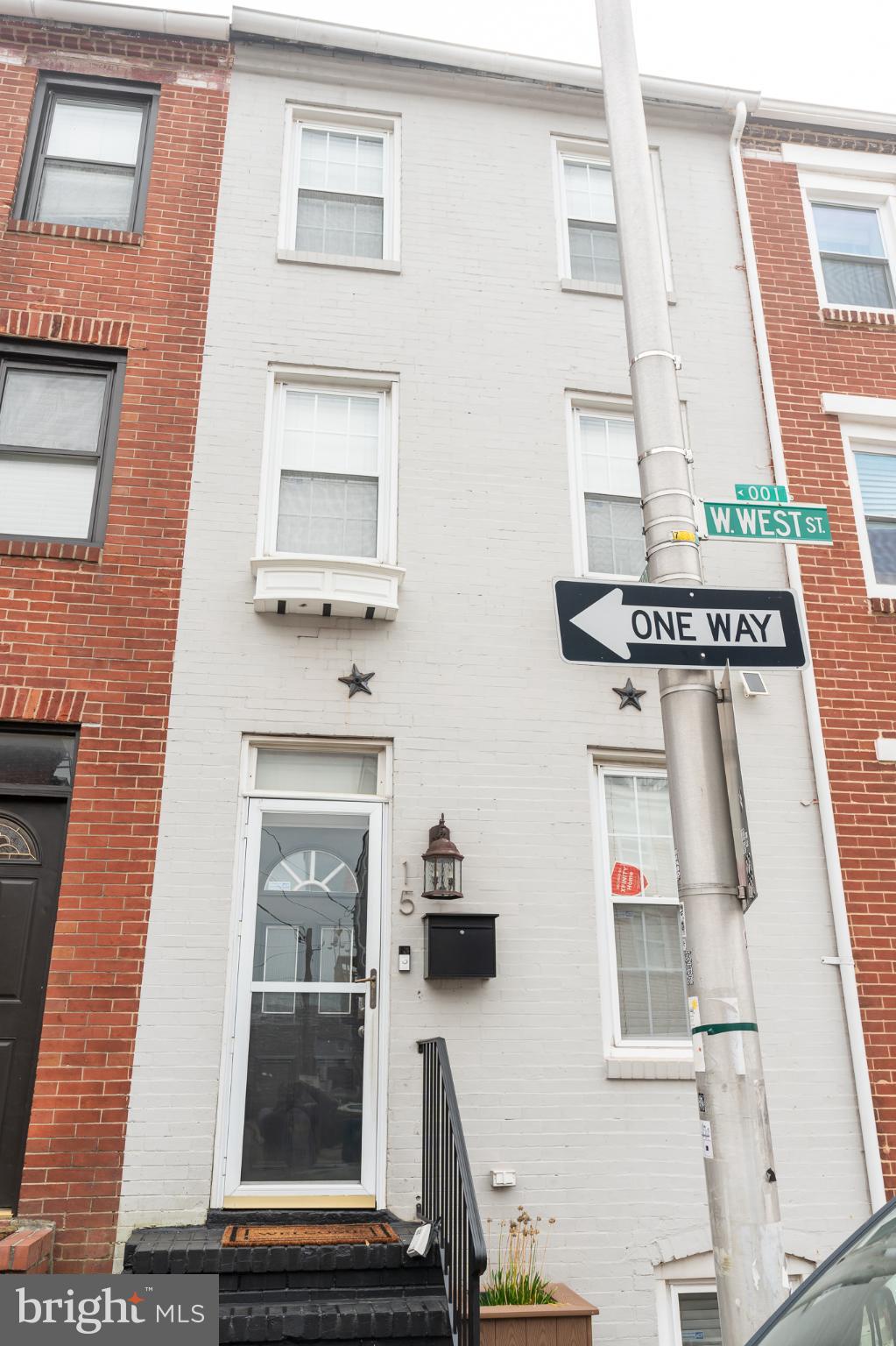15 W WEST STREET
