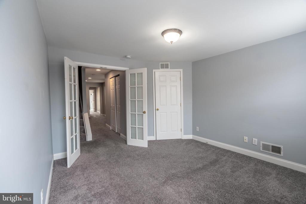 15 W WEST STREET