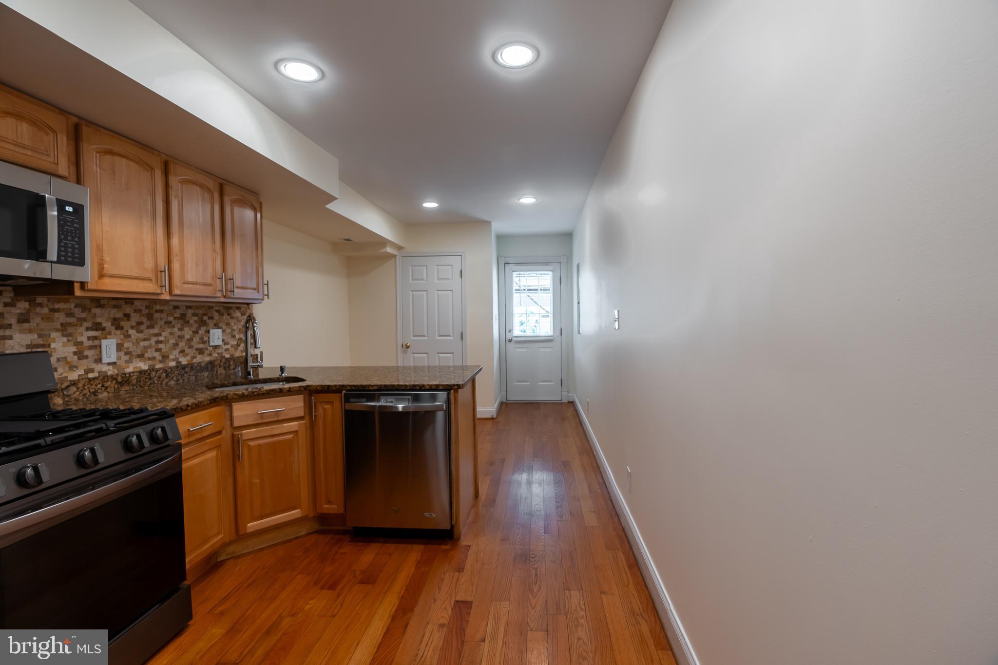 15 W WEST STREET