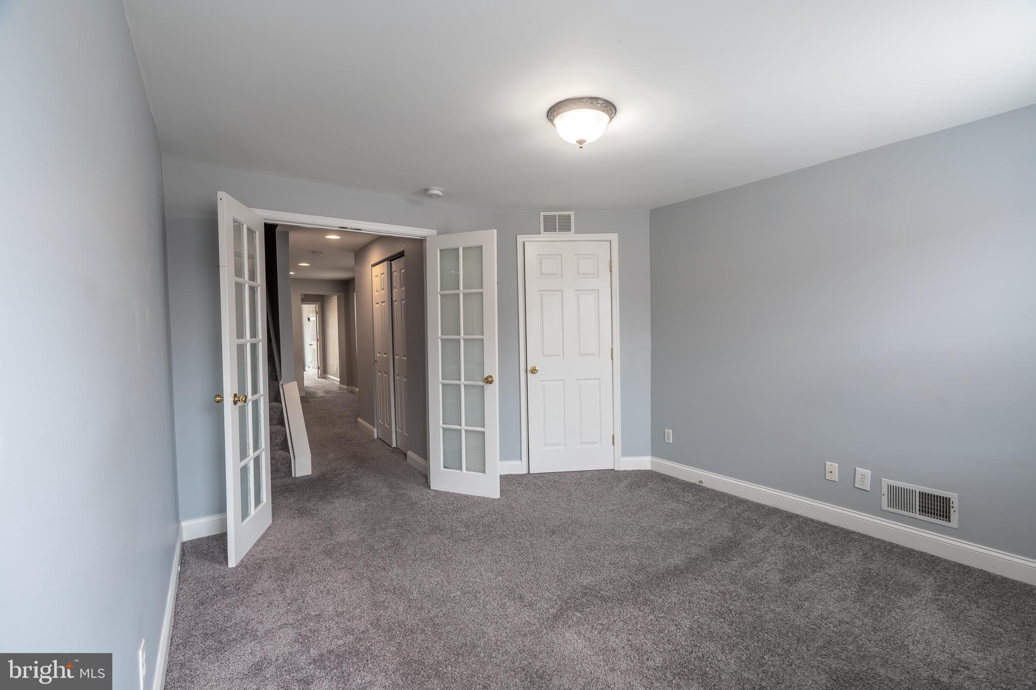 15 W WEST STREET