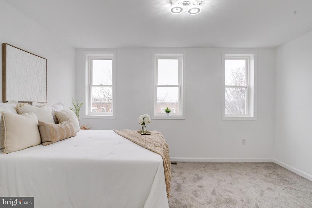3015 WINDSOR AVENUE