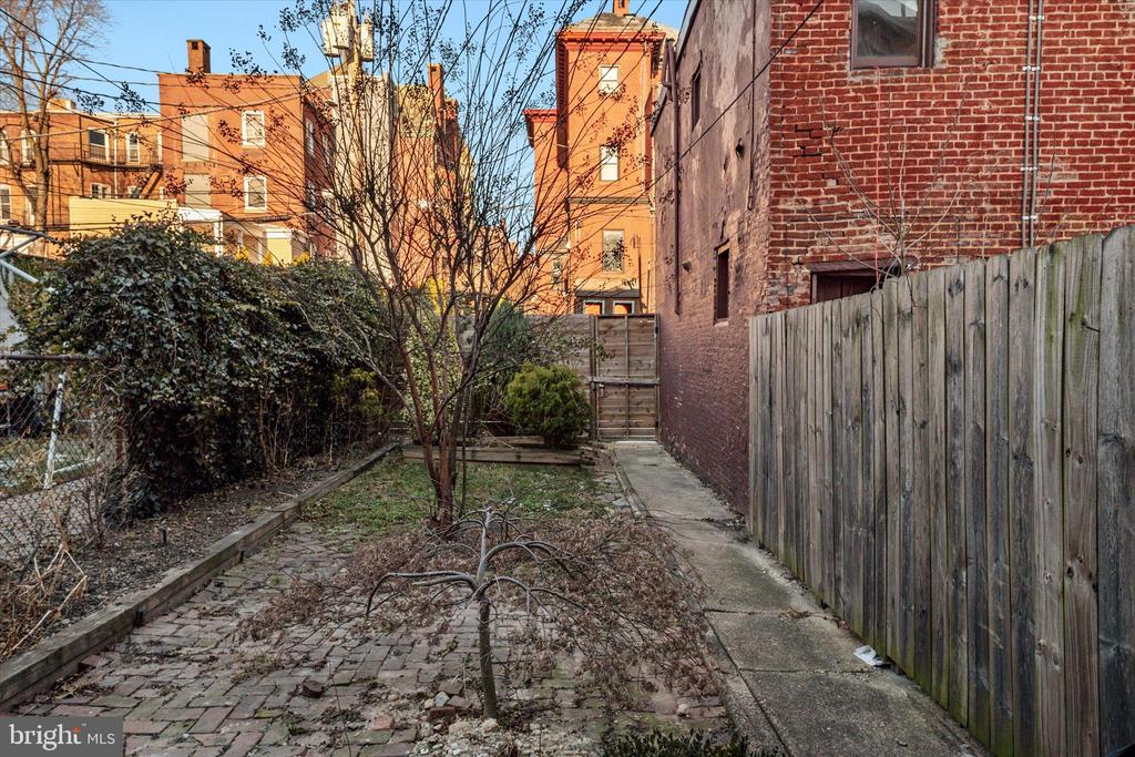 1803 MADISON AVENUE