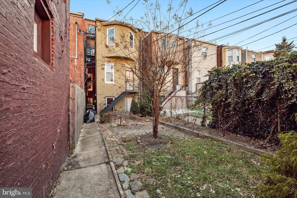 1803 MADISON AVENUE