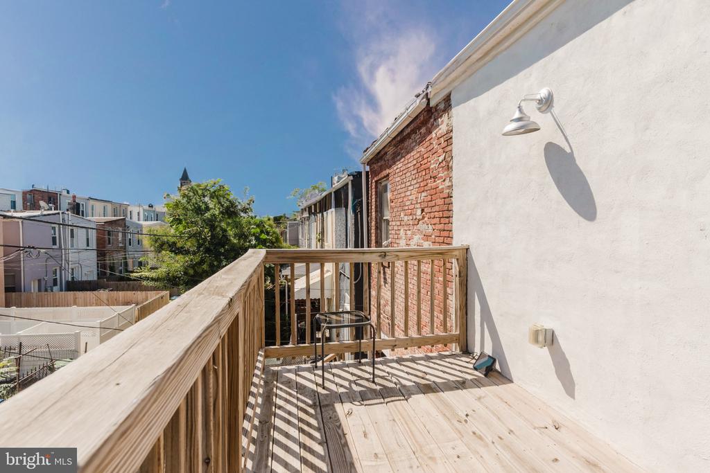 1639 N SPRING STREET
