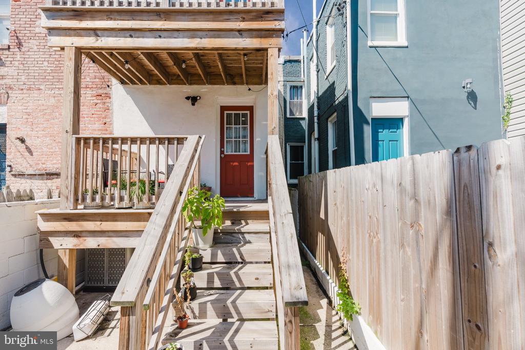 1639 N SPRING STREET