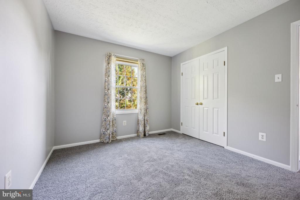 3 MOSS VIEW CT