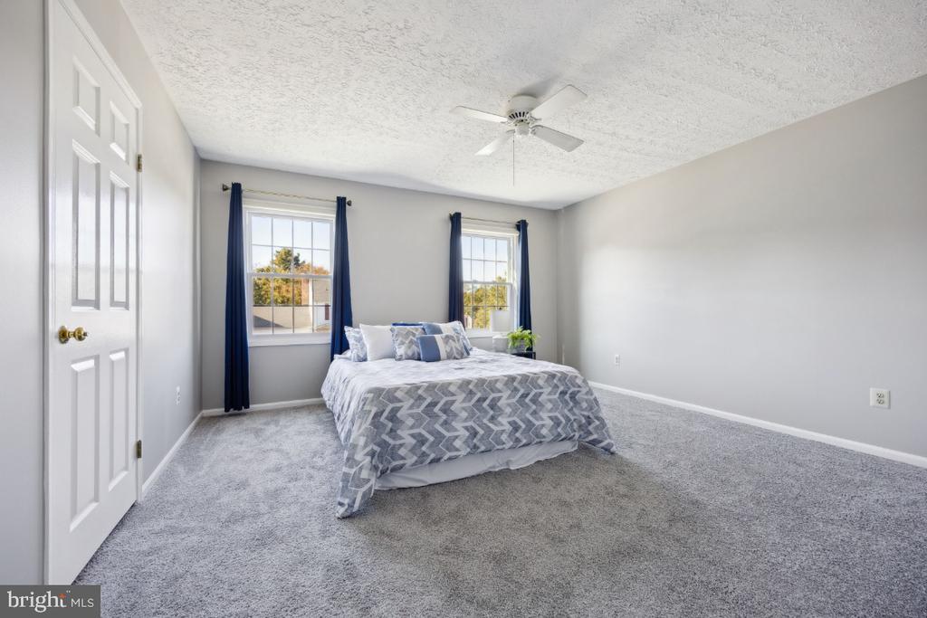 3 MOSS VIEW CT